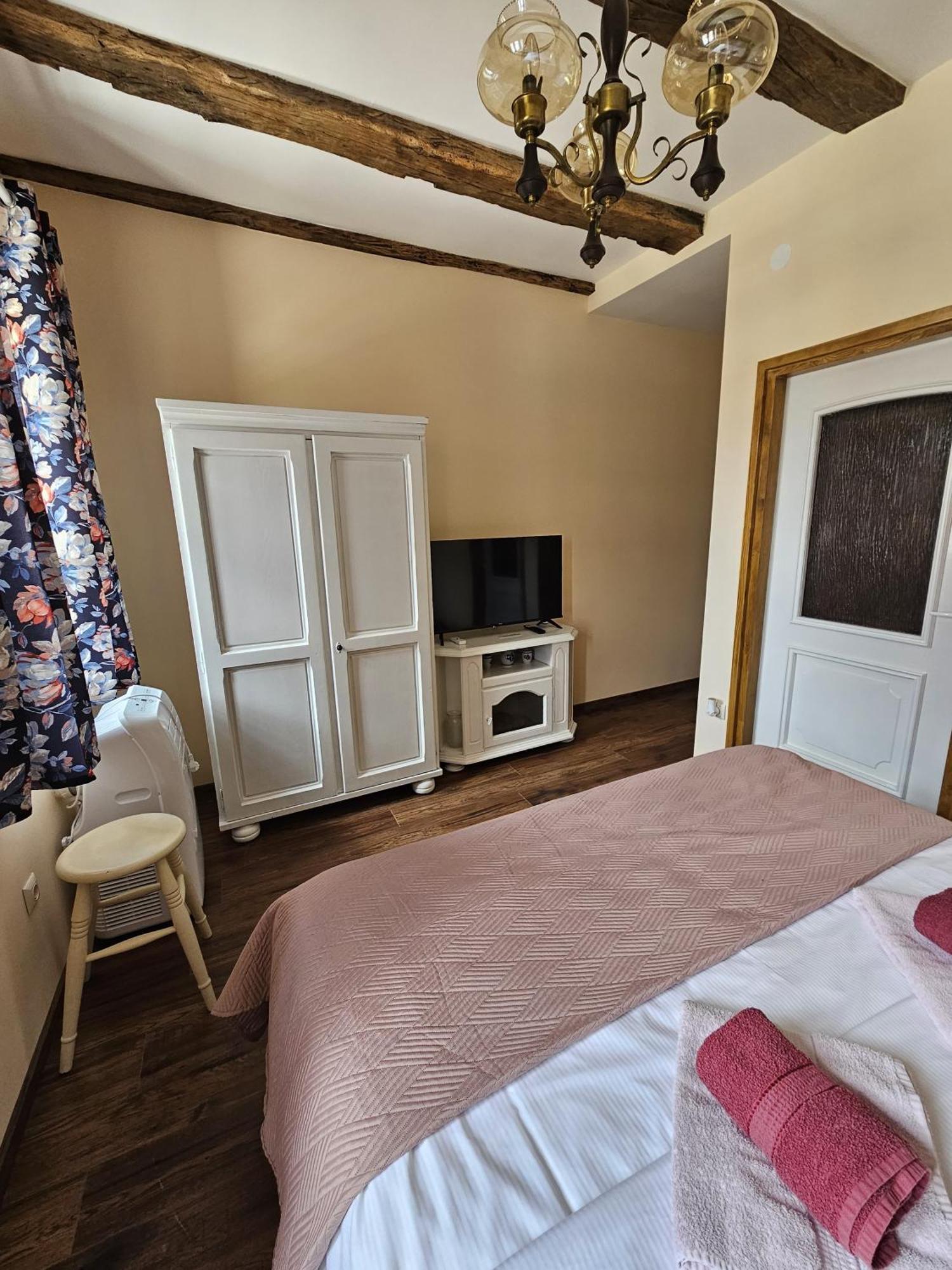 Taverna 1860 Rooms & Apartments Donja Zelina Exterior photo
